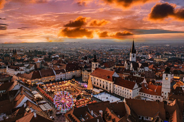 Târgul de Crăciun din Sibiu se va deschide în 17 noiembrie / Peste o sută de expozanţi, o treime fiind la prima prezenţă la Sibiu / Spaţiul expoziţional, extins în curtea Palatului Brukenthal

