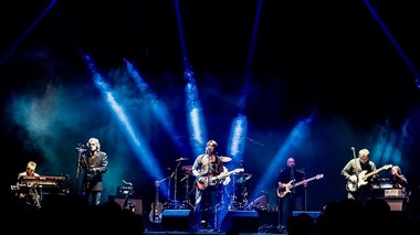 Mark Knopfler, de la trupa Dire Straits, după ce a anunţat că va vinde la licitaţie 120 dintre chitarele şi amplificatoarele sale: Este timpul să le scoatem din lada lor