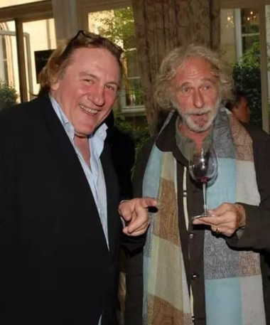 Gérard Depardieu salută "curajul semnatarilor" scrisorii "foarte frumoase" care îl apără. Textul este denunţat de mai multe activiste