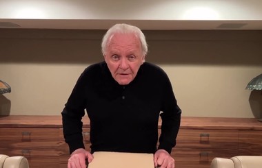 Anthony Hopkins sărbătoreşte 48 de ani de abstinenţă, cu un nou mesaj de Anul Nou către dependenţii de alcool: "Am primit ajutor şi viaţa mea s-a schimbat" - VIDEO