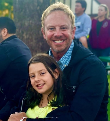Actorul Ian Ziering, cunsocut din serialul "Beverly Hills, 90210", a fost atacat de mai mulţi indivizi pe scutere