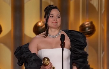 Lily Gladstone a devenit prima indigenă care câştigă Globul de Aur la categoria cea mai bună actriţă într-un film dramă - VIDEO