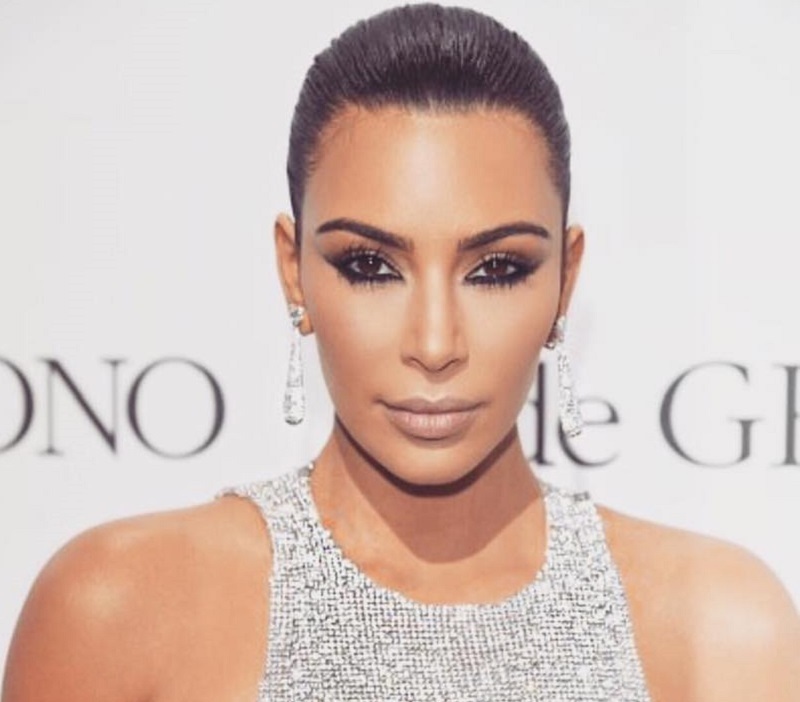 Kim Kardashian va produce şi va juca într-un serial documentar despre Elizabeth Taylor