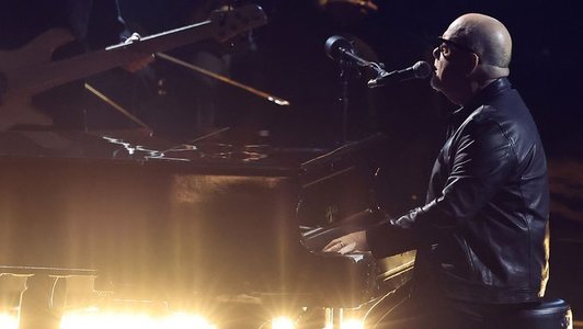 Billy Joel a lansat live noul cântecul "Turn the Lights Back On" într-o interpretare emoţionantă la Premiile Grammy - VIDEO
