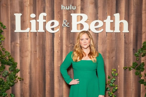 Amy Schumer, criticată pentru că are faţa mai rotunjită, spune că a fost diagnosticată cu sindromul Cushing