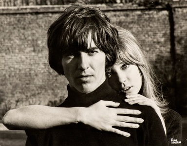 Pattie Boyd vinde la licitaţie corespondenţa amoroasă cu George Harrison şi Eric Clapton - VIDEO