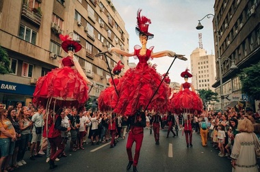 Evenimentul „Străzi deschise, Bucureşti - Promenadă Urbană” este reluat începând de sâmbătă. Calea Victoriei devine pietonală, iar traficul va fi restricţionat