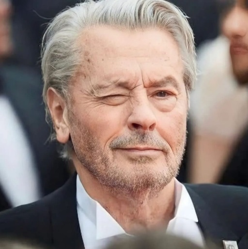Anouchka Delon a publicat o fotografie a tatălui ei "cu acordul acestuia"