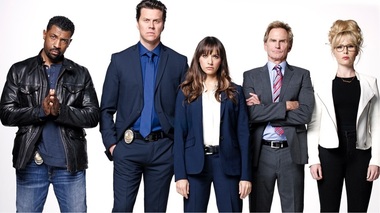 Serialele de comedie „Angie Tribeca" şi „Mike & Molly" au premiera în mai la Warner TV