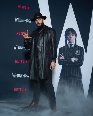 Actorul român Victor Dorobanţu revine în distribuţia sezonului 2 al serialului „Wednesday", în rolul Thing