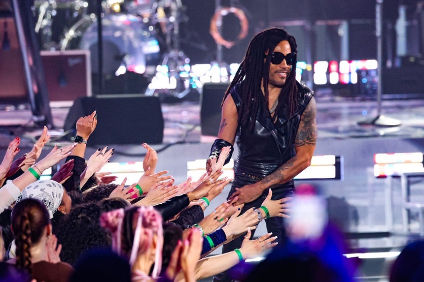 Lenny Kravitz, care va împlini în curând 60 de ani, lansează cel de-al 12-lea album 