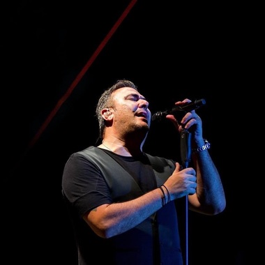 Artistul grec Remos va concerta în România alături de 100 de instrumentişti, la Constanţa