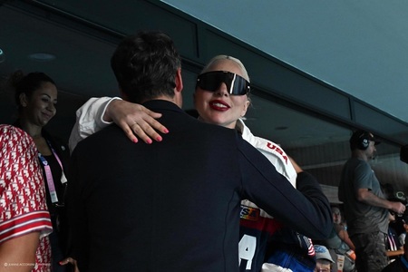 Lady Gaga l-a prezentat pe logodnicul ei premierului francez Gabriel Attal în tribunele de la Arena La Défense 