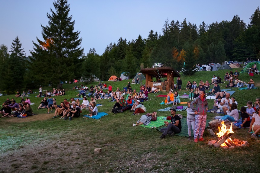 Vadoo Fest are loc la poalele munţilor Penteleu, între 15 şi 18 august. Concerte live şi DJ sets pe cele două scene