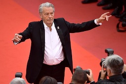 BIOGRAFIE: Alain Delon, monstru sacru al cinematografiei franceze, personalitate adulată dar şi detestată