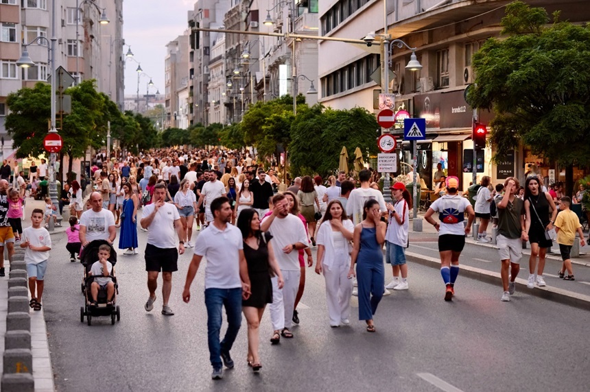 O nouă ediţie a evenimentului Străzi deschise, Bucureşti – Promenadă urbană, în acest weekend. Strada Trapezului, inclusă în zona cu restricţii. Evenimente dedicate copiilor, sâmbătă, pe Calea Victoriei - PROGRAM
