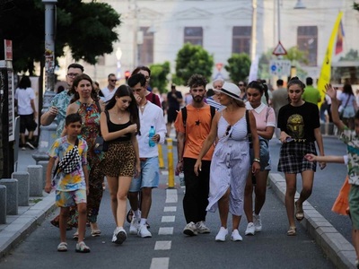 „Străzi deschise - Promenadă urbană”: Spectacole de teatru, dans, show-uri de acrobaţie şi activităţi pentru copii, pe Calea Victoriei şi strada Novaci din sectorul 5