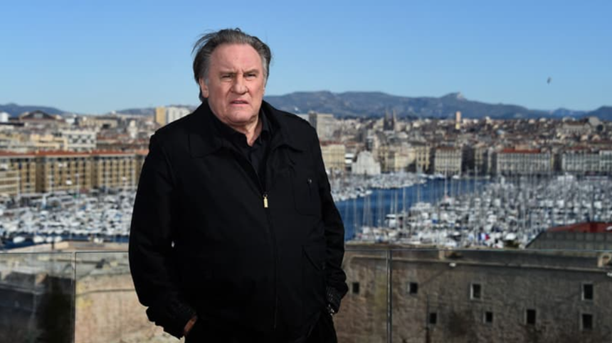 Actorul Gérard Depardieu, judecat pentru agresiune sexuală, lipseşte de la proces din motive de sănătate şi a cerut o amânare