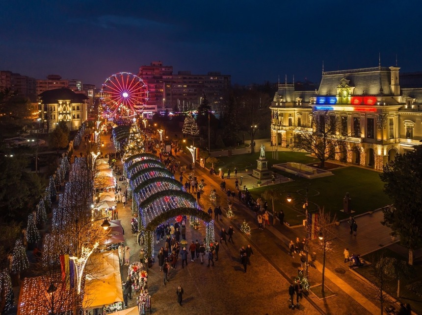 Pregătiri la Iaşi pentru sărbătorile de iarnă: Primăria va amplasa în oraş 22 de brazi mari şi 500 de brazi în ghivece, iar în zona centrală va fi organizat Târgul de Crăciun