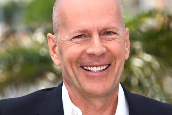 Incendiile din Los Angeles - Bruce Willis a mulţumit poliţiştilor în prima sa ieşire de când a anunţat că suferă de demenţă - VIDEO