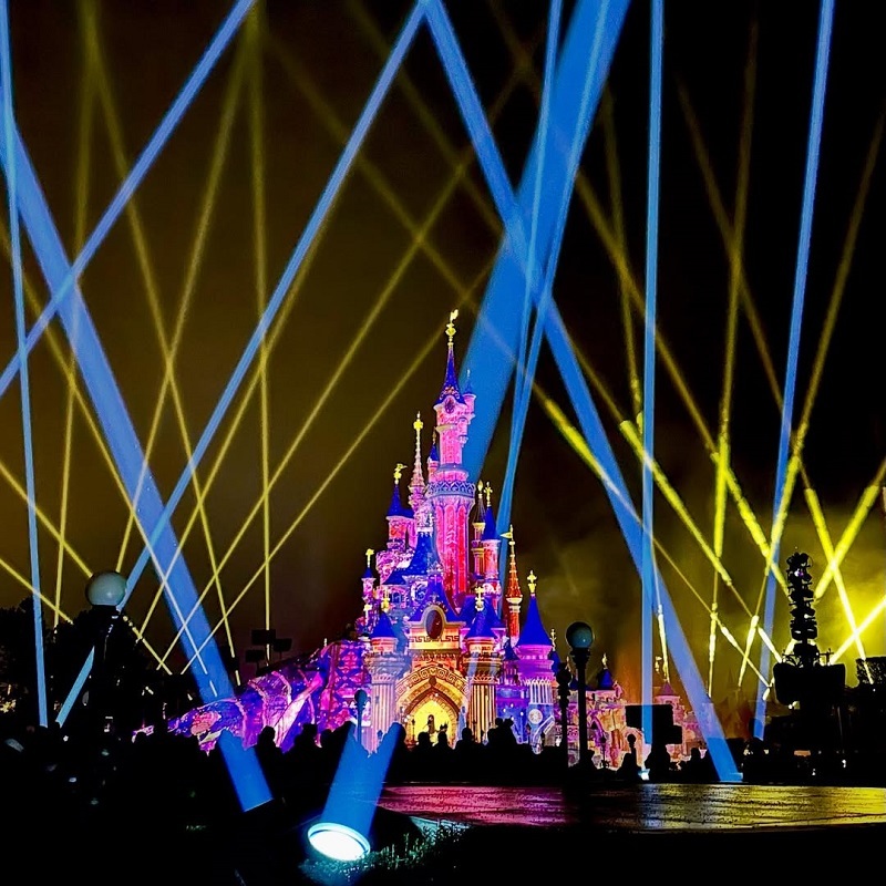 Disneyland Paris prezintă un spectacol de noapte spectaculos care utilizează tehnologia laser a Jocurilor de la Paris - FOTO/ VIDEO