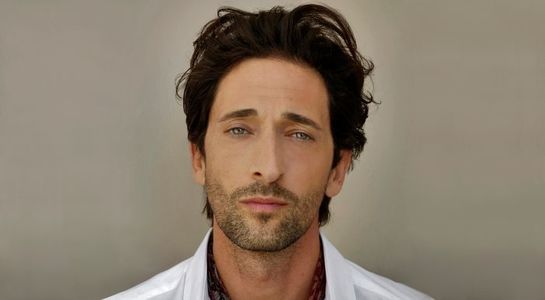 Un make-up artist a încercat să îndepărteze din greşeală nasul lui Adrien Brody la filmările pentru „The Brutalist”/ VIDEO