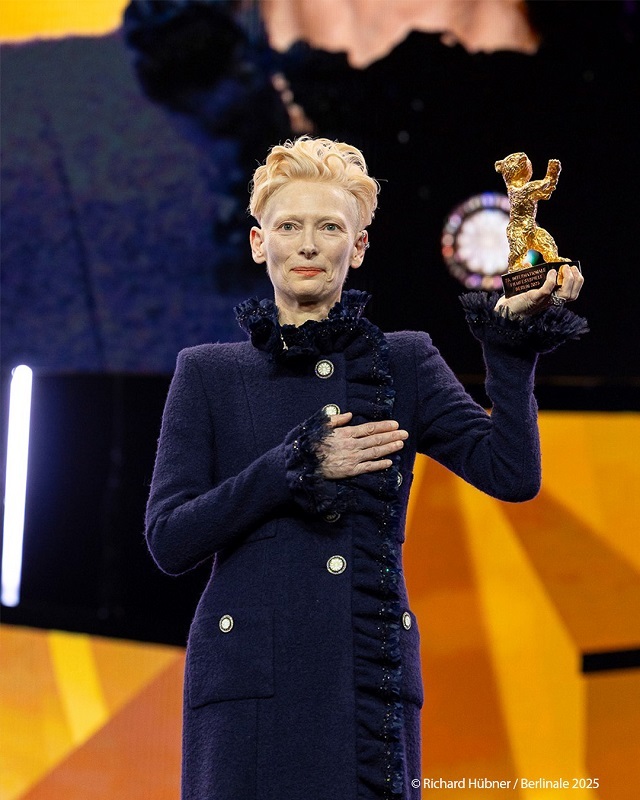 Berlinala - „Inumanitatea este comisă sub ochii noştri”, a denunţat Tilda Swinton, premiată cu Ursul de Aur onorific