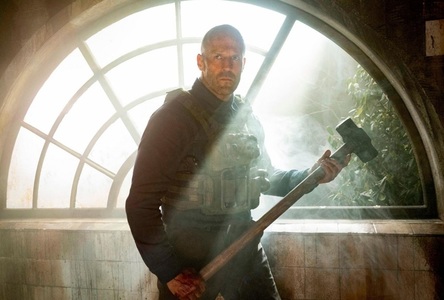 Filmul lui Jason Statham „A Working Man” conduce box office-ul cu 15,2 milioane de dolari. Încasări în scădere pentru „Snow White”/ VIDEO