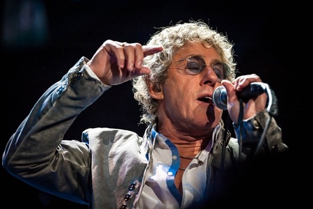 Roger Daltrey, solistul trupei britanice The Who, a mărturisit că e pe cale să-şi piardă vederea