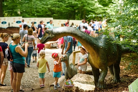 Vânătoarea de ouă, atelier de pictură şi traseu printre copaci, în weekend la Dino Park Râşnov