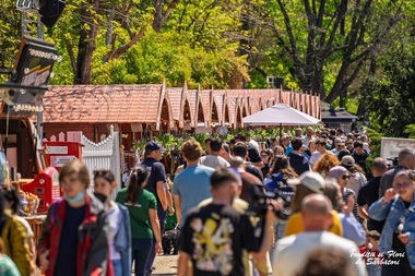 Mai mult de 150.000 de vizitatori, în Parcul Regele Mihai I, la evenimentul Tradiţii şi Flori de Sărbători - FOTO