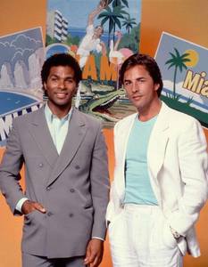 Serialul poliţist „Miami Vice”, adaptat pentru ecran de regizorul „Top Gun: Maverick”