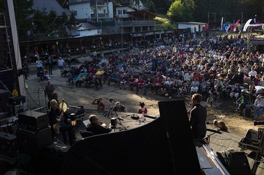 Gărâna Jazz Festival 2025 are loc între 10 şi 13 iulie la Poiana Lupului/ Artişti din 12 ţări, program şi bilete