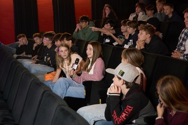 Academia Europeană de Film oferă o platformă gratuită de filme pentru şcolile şi adolescenţii din România. Ada Solomon: "Audiovizualul face parte din viaţa adolescenţilor mai mult decât cuvântul scris"