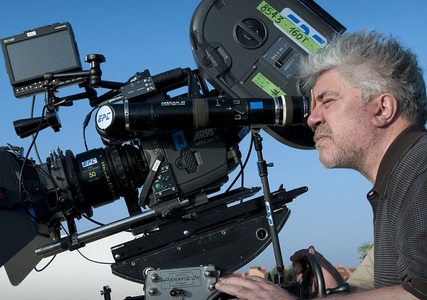 Cineastul Pedro Almodovar a început filmările noului său lungmetraj în spaniolă, „Amarga Navidad”