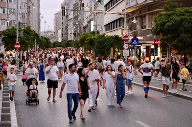 Expoziţii, ateliere, muzică live şi instalaţie interactivă pe Calea Victoriei în acest weekend
