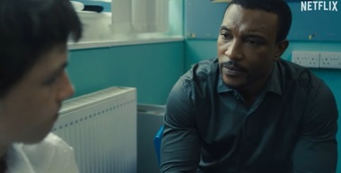 Ashley Walters, star în „Adolescence”, a declarat că serialul l-a determinat să-i limiteze timpul de ecran unuia dintre fiii săi/ VIDEO