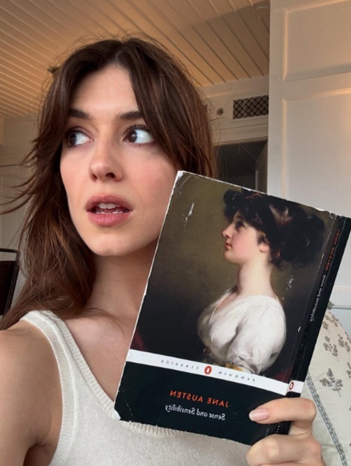 Daisy Edgar-Jones va juca în noua adaptare cinematografică a „Sense and Sensibility” Daisy Edgar-Jones va juca în noua adaptare cinematografică a „Sense and Sensibility”