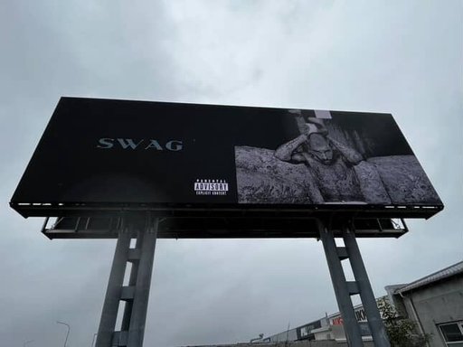 Justin Bieber şi-a lansat cel de-al 7-lea album, „Swag”