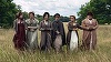 Netflix a prezentat prima imagine cu surorile Bennet din seria „Mândrie şi prejudecată”. Distribuţia este completată de Rufus Sewell, Louis Partridge, Rhea Norwood 