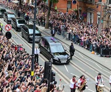 Mii de fani în Birmingham i-au adus un ultim omagiu lui Ozzy Osbourne, liderul Black Sabbath - FOTO