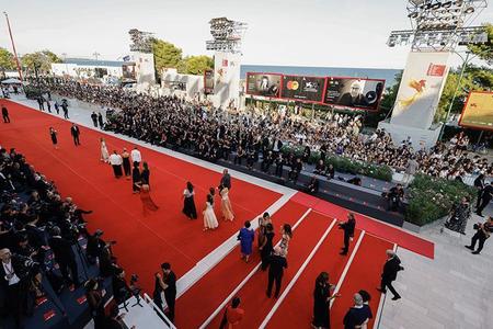 Strălucire şi politică la Festivalul de Film de la Veneţia