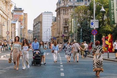 „Străzi Deschise” - Program artistic doar sâmbătă pe Calea Victoriei şi în Piaţa Amzei/ L'Étape România by Tour de France are loc duminică