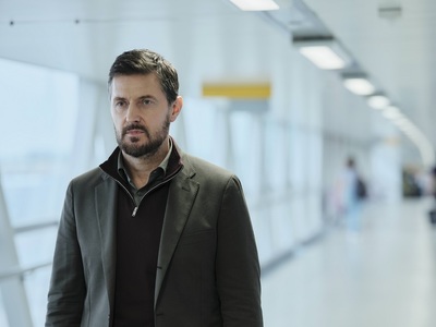 Richard Armitage, star pe AXN în thriller-ul "Red Eye" - "Ideea de a plasa o poveste atât de claustrofobică într-un zbor de noapte este pur şi simplu genială" - VIDEO