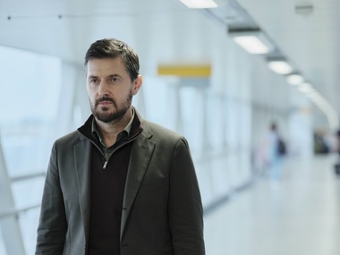 Richard Armitage, star pe AXN în thriller-ul "Red Eye" - "Ideea de a plasa o poveste atât de claustrofobică într-un zbor de noapte este pur şi simplu genială" - VIDEO