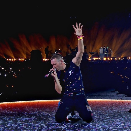 Solistul Coldplay a îndemnat publicul să „trimită iubire” familiei lui Charlie Kirk în timpul unui concert la Londra - VIDEO