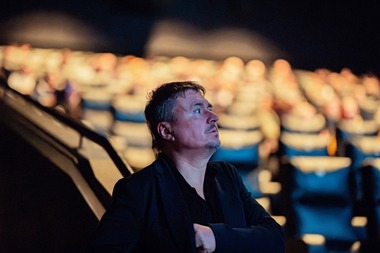 Cristian Mungiu: Societatea e într-un clivaj absolut/ Ne-am împărţit în nişte grupuri de oameni care se urăsc absolut/ Ai vrea să se scufunde partea aia de Românie cu toţi cei care gândesc altfel decât tine/ Singura cale e să intri într-un dialog 
