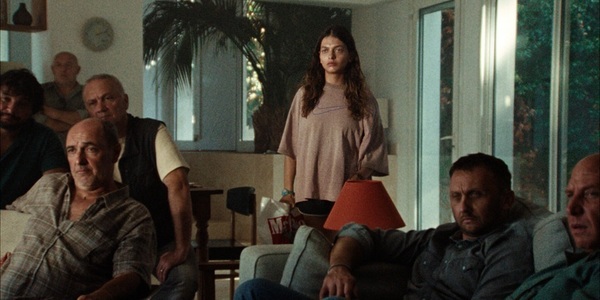 „Regatul/ Le Royaume” - povestea unei adolescente în lumea mafiei corsicane, din 26 septembrie în cinematografe/ VIDEO