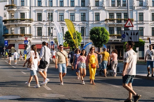 „Străzi deschise - Bucureşti” - Show-uri de acrobaţie şi spectacole de teatru, pe Calea Victoriei şi pe strada Râmnicu Sărat din sectorul 3