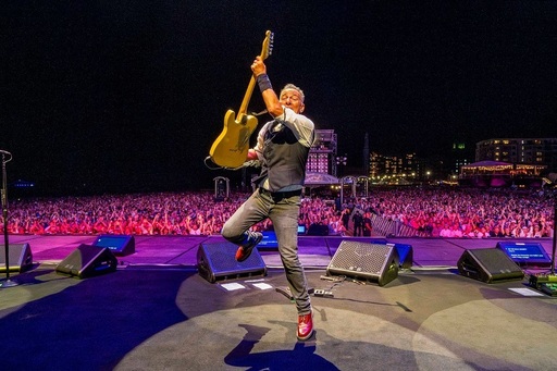 Bruce Springsteen îşi înăspreşte tonul împotriva preşedintelui american: „Trump ar trebui să fie aruncat în coşul de gunoi al istoriei”